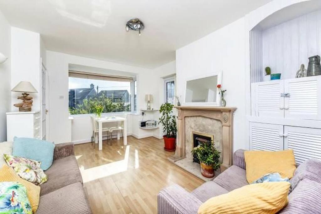 Sunrise! ~ 2 Bedrooms, Garden, Parking, Sea Views St Ives 외부 사진