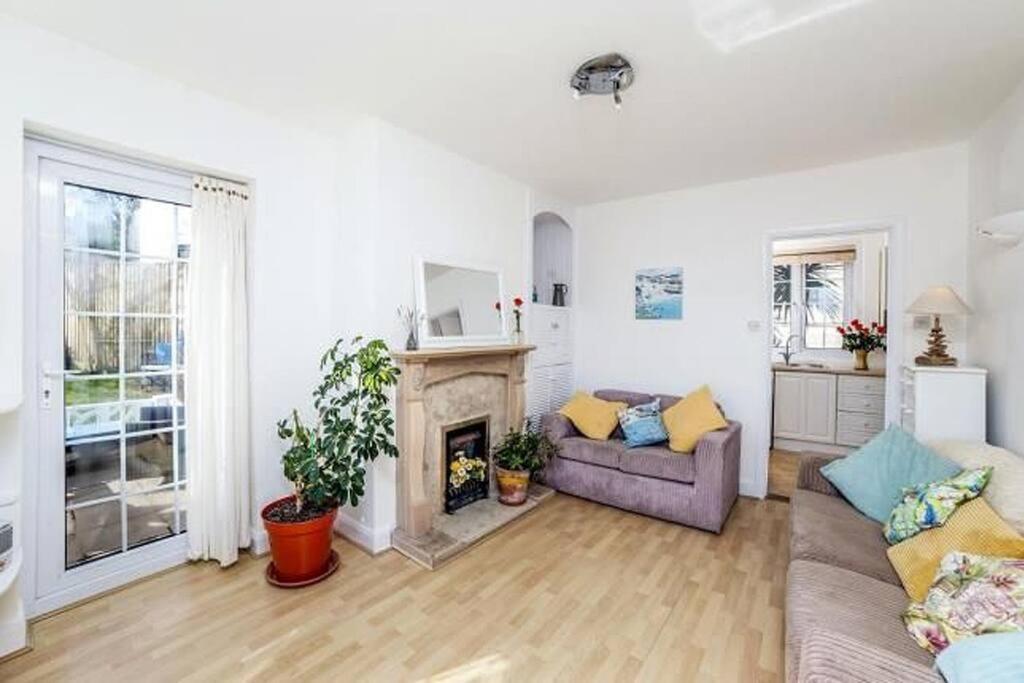 Sunrise! ~ 2 Bedrooms, Garden, Parking, Sea Views St Ives 외부 사진
