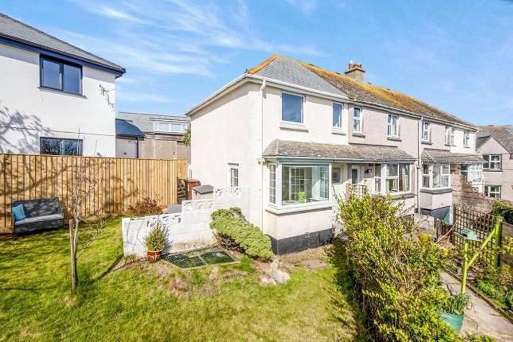 Sunrise! ~ 2 Bedrooms, Garden, Parking, Sea Views St Ives 외부 사진