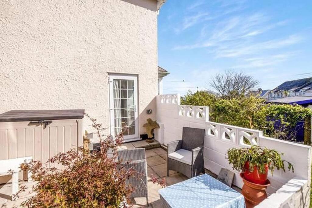 Sunrise! ~ 2 Bedrooms, Garden, Parking, Sea Views St Ives 외부 사진