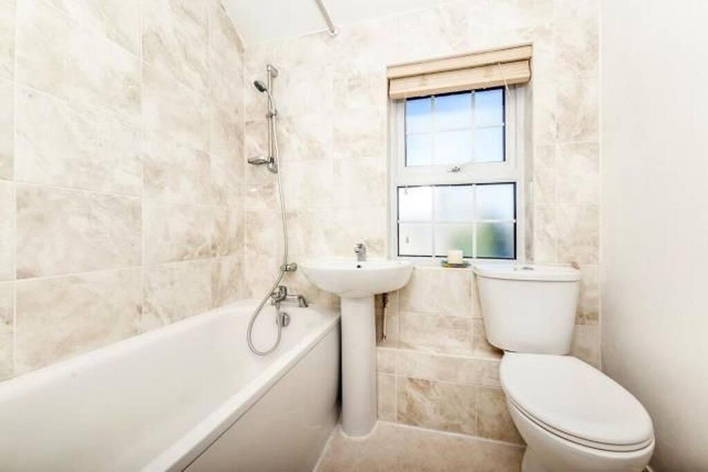 Sunrise! ~ 2 Bedrooms, Garden, Parking, Sea Views St Ives 외부 사진