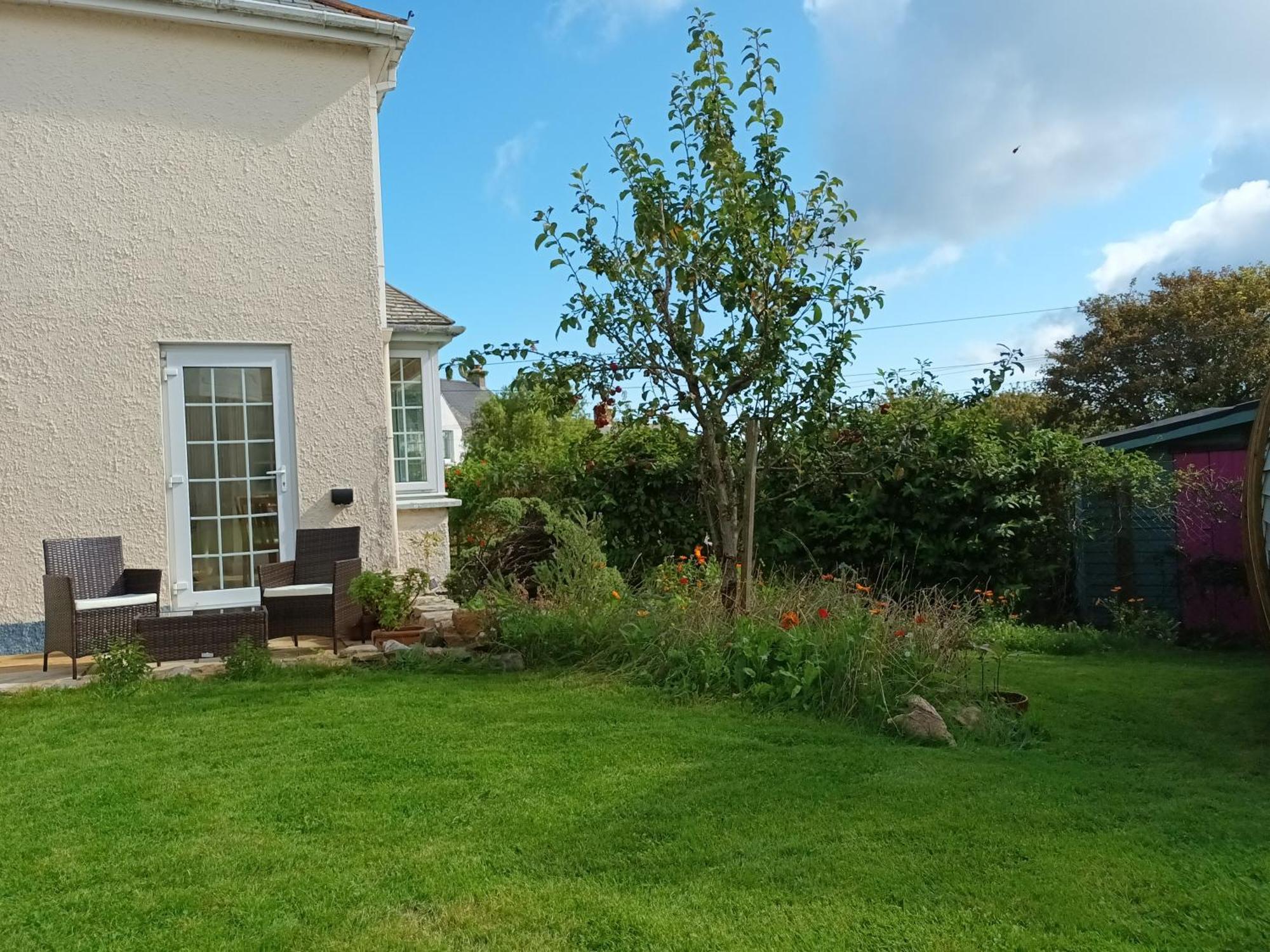 Sunrise! ~ 2 Bedrooms, Garden, Parking, Sea Views St Ives 외부 사진